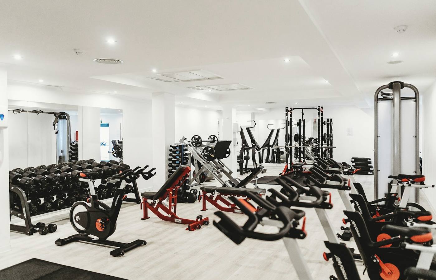 Moderní fitness centrum s profesionálním vybavením